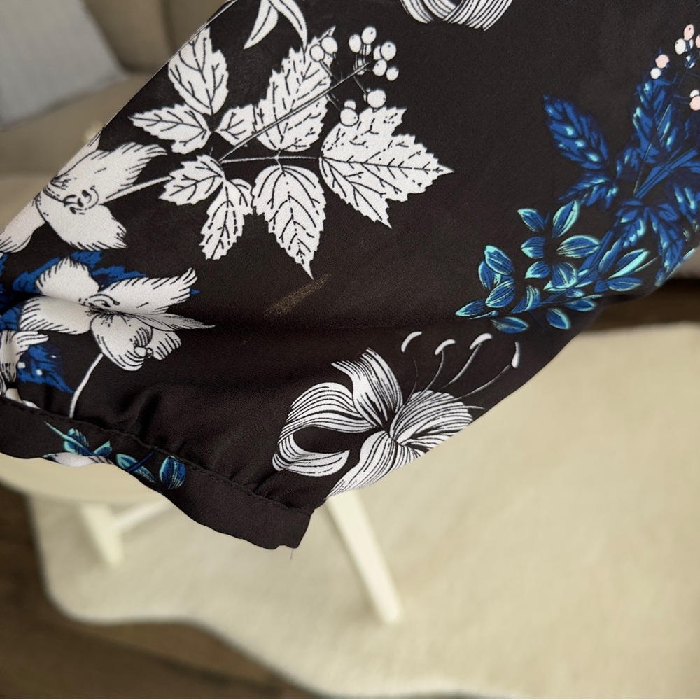 Banana Republic Black and Blue Floral Blouse - Picture 5 of 8